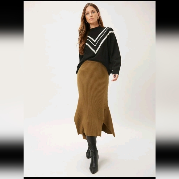 Wool-blend Asymmetrical knit skirt - Picture 2 of 9